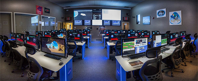 Восемь пунктов управления с более чем 200 операторами для NASA